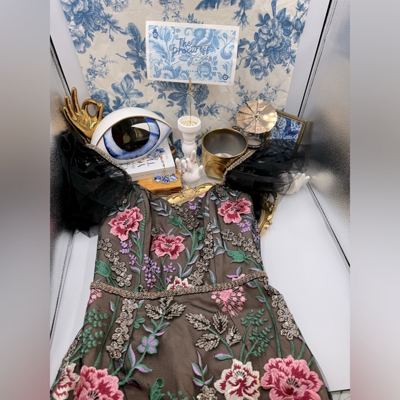 🆕 BRONX & BANCO 🧿 NWOT Melia Floral Embroidered Midi Dress, Sz M / US 6 - Picture 2 of 16
